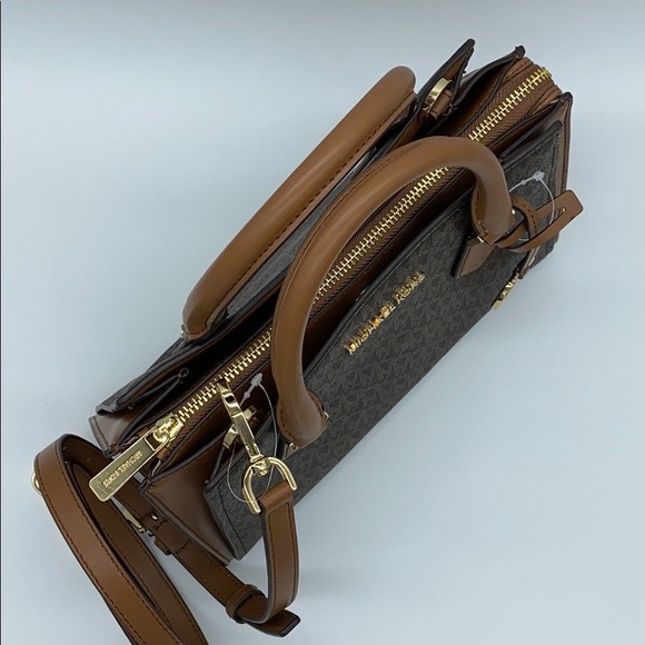 MICHAEL KORS HOPE MD MESSENGER & MD ZA CARD CASE - Picture 9 of 16